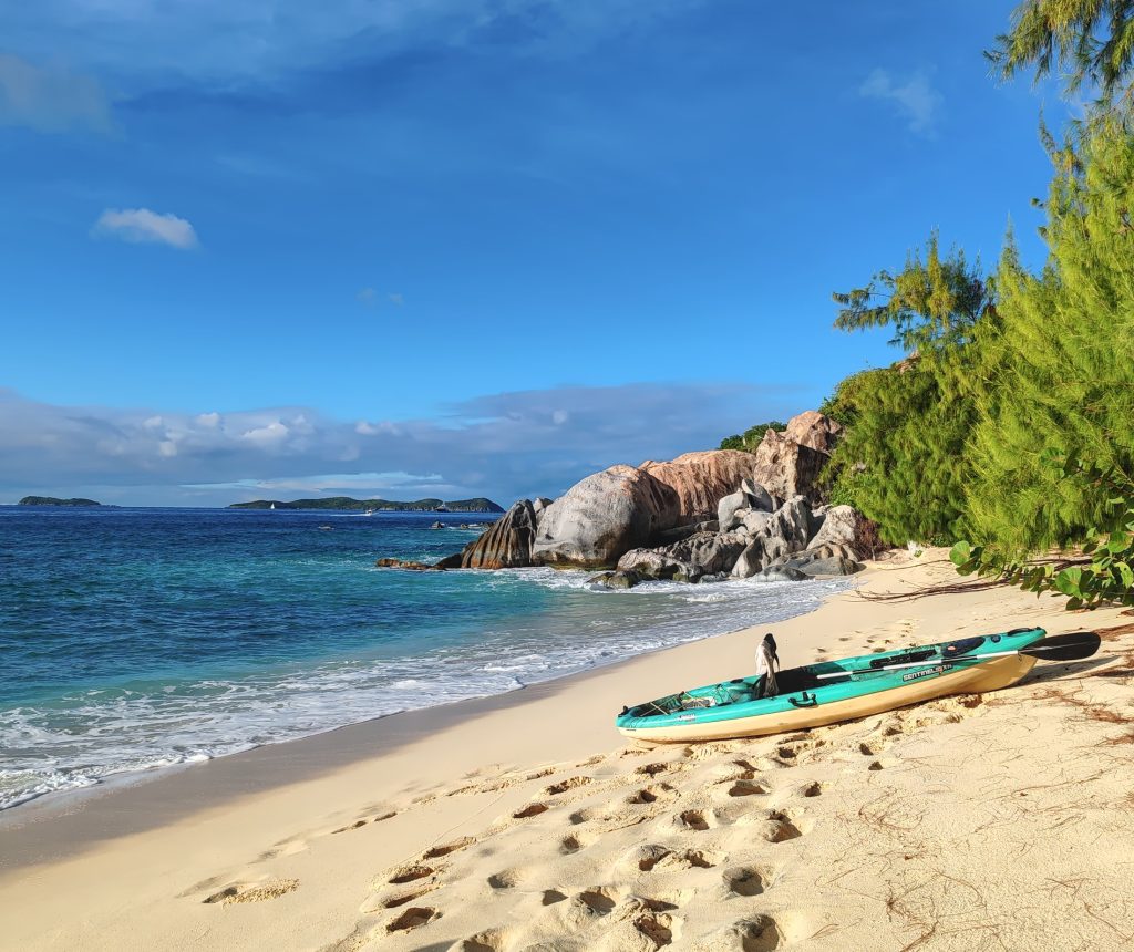 Kayak on the beach | Stunning beaches of Virgin Gorda in the British Virgin Islands | Elämää Nomadina blog