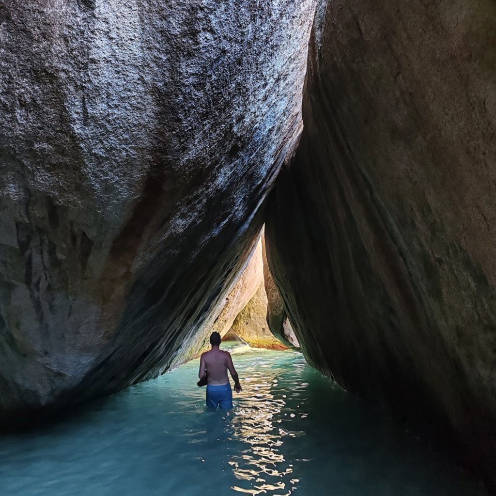 Cave formed by boulders at The Baths | Stunning beaches of Virgin Gorda in the British Virgin Islands | Elämää Nomadina blog