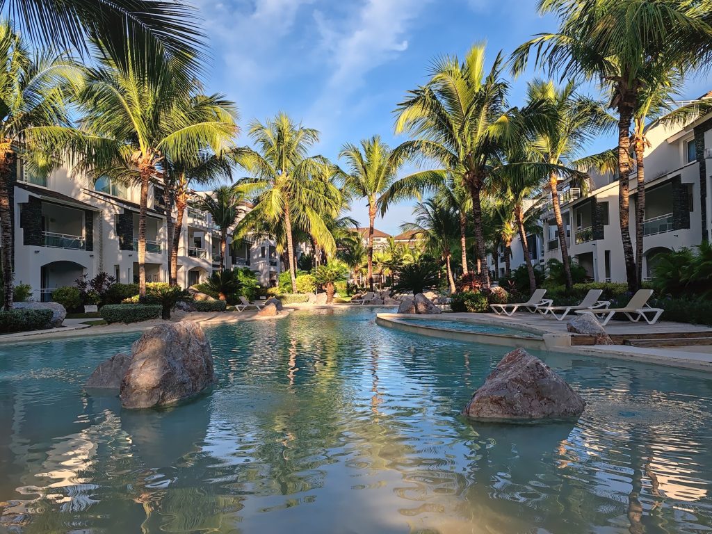 Pool area, Dominicus | Dominican Republic | Elämää Nomadina