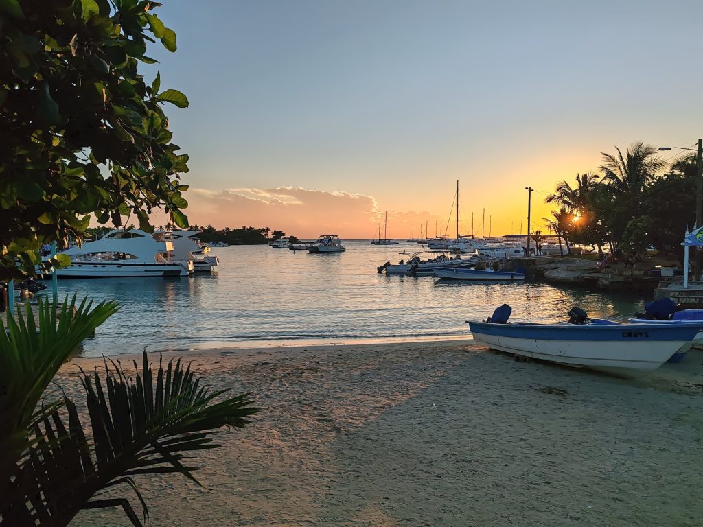 Sunset, Bayahibe | Dominican Republic | Elämää Nomadina