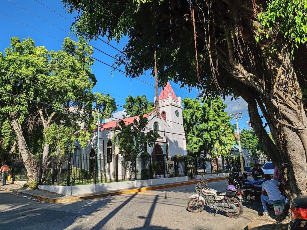 Church on the central square in Boca Chica | Dominican Republic; Boca Chica and Samaná Peninsula | Elámää Nomadina blog