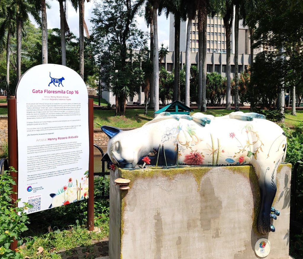 Cali has numerous cat statues | Colombia | Elämää Nomadina blog