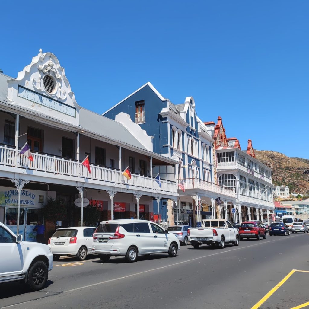 Street scene in Simon's Town | Cape Town is South Africa's most beautiful city destination | Elämää Nomadina blog