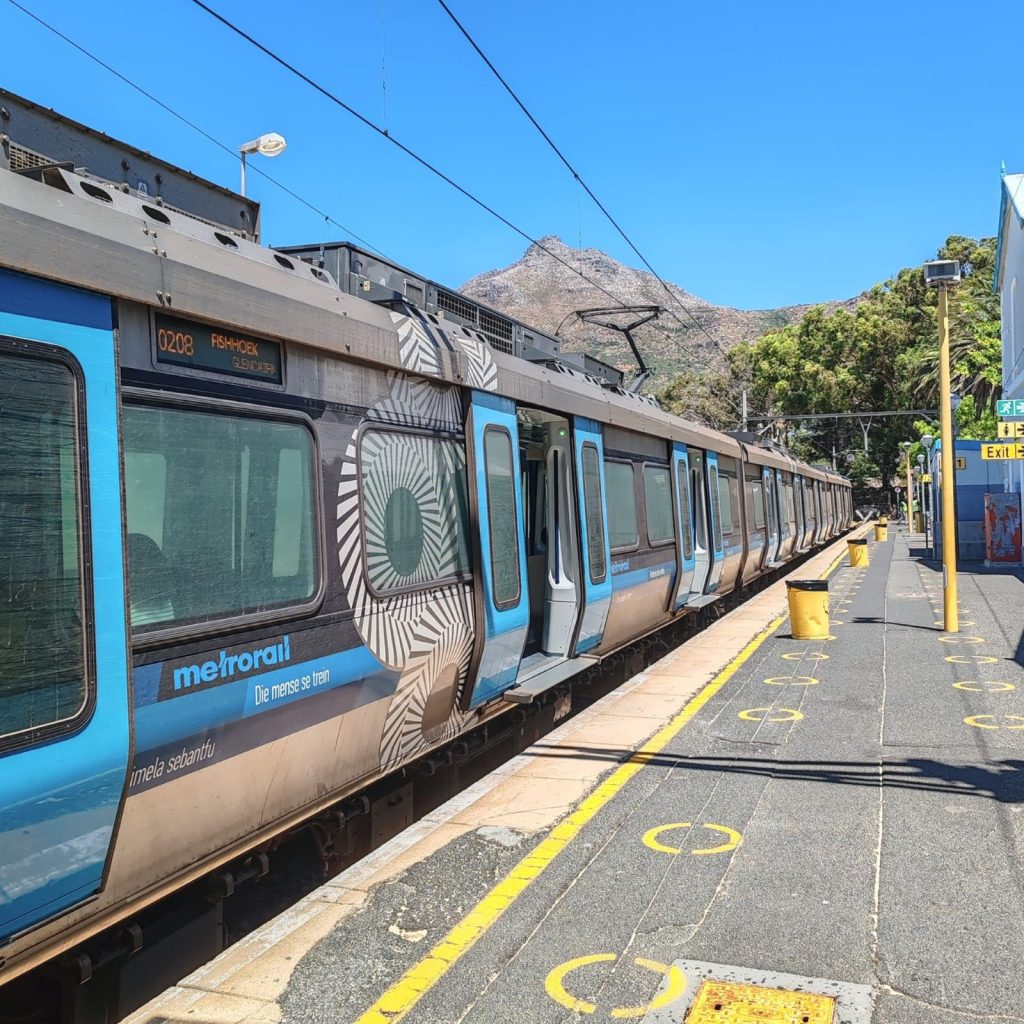 Metrorail train | Cape Town is South Africa's most beautiful city destination | Elämää Nomadina blog
