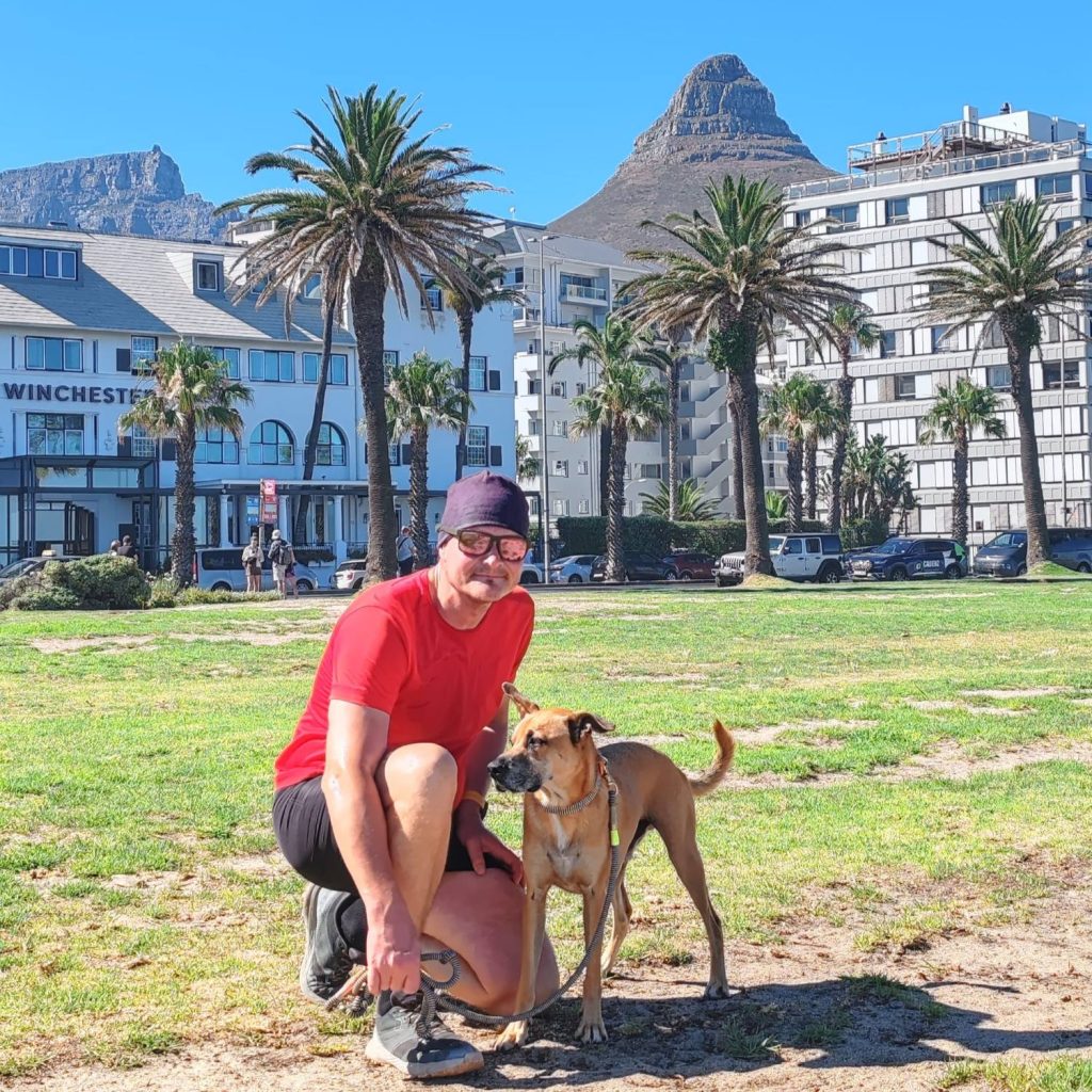 Walking the dog in Sea Point, with Lion's Head in the background | Cape Town is South Africa's most beautiful city destination | Elämää Nomadina blog