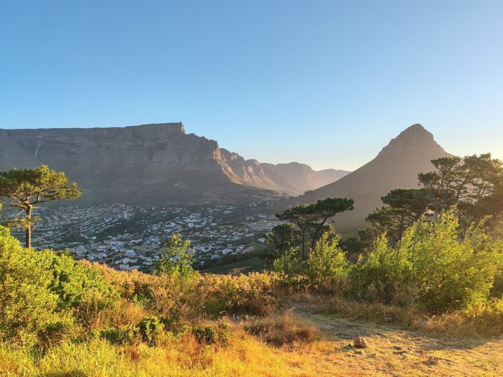 Table Mountain and Lion's Head in the light of the setting sun | Cape Town is South Africa's most beautiful city destination | Elämää Nomadina blog