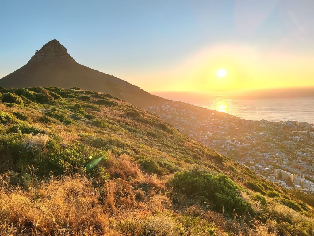 Sunset view towards Lion's Head | Cape Town is South Africa's most beautiful city destination | Elämää Nomadina blog
