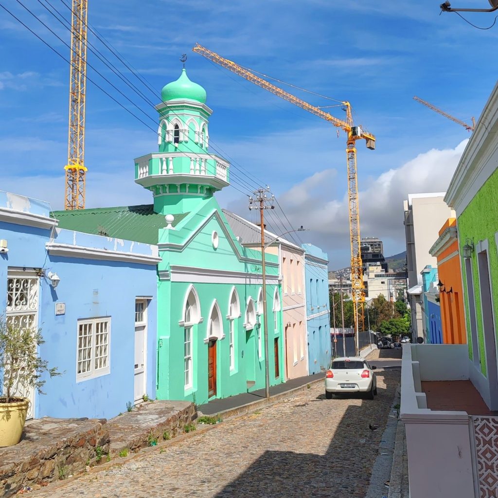 Colourful buildings in the Bo-Kaap area | Cape Town is South Africa's most beautiful city destination | Elämää Nomadina blog