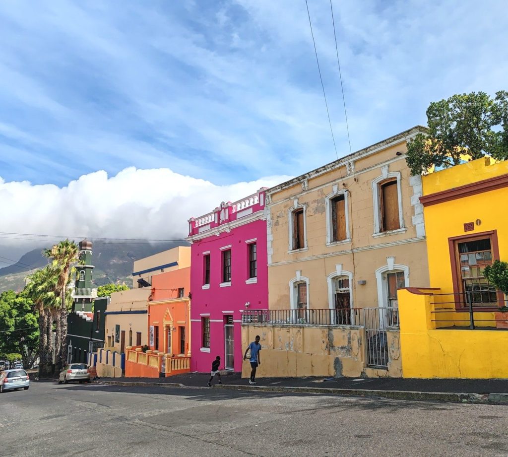 Colourful buildings in the Bo-Kaap area | Cape Town is South Africa's most beautiful city destination | Elämää Nomadina blog