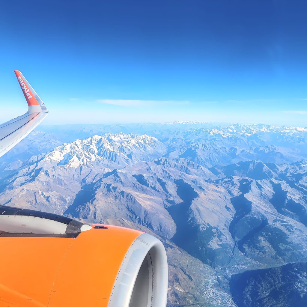 Maisema Alpeille lennolla Sveitsistä Egyptiin | Giza ja Kairo, Egypti | Elämää Nomadina