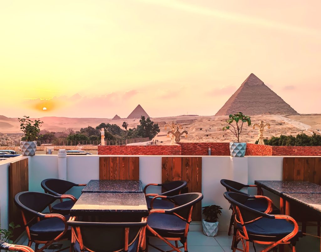 Kattoterassi maisema Gizan pyramideille | Giza ja Kairo, Egypti | Elämää Nomadina