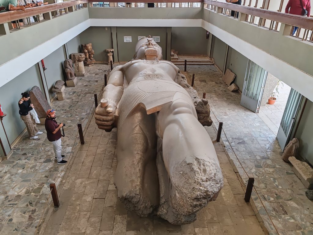 Ramses II:n kolossi Memphisin museossa | Giza ja Kairo, Egypti | Elämää Nomadina