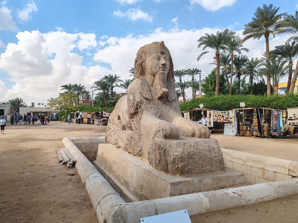 Sfinksi Memphisin ulkoilmamuseossa | Giza ja Kairo, Egypti | Elämää Nomadina
