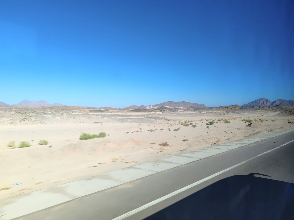 Bussi Luxorista Hurghadaan, Egypti | Elämää Nomadina