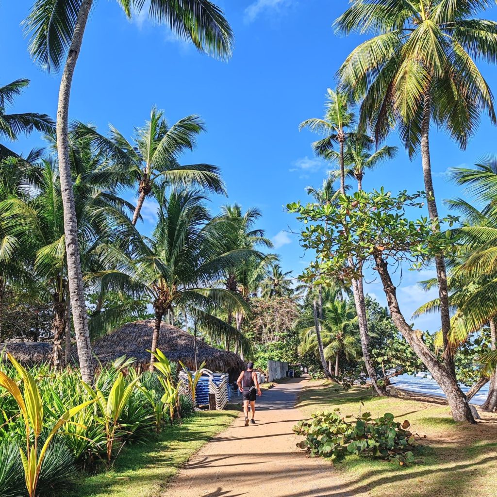 Running on Playa Bonita in Las Terrenas | Dominican Republic; Boca Chica and Samaná Peninsula | Elámää Nomadina blog