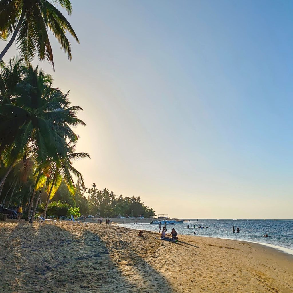 Sunset on the beach in Las Terrenas | Dominican Republic; Boca Chica and Samaná Peninsula | Elámää Nomadina blog