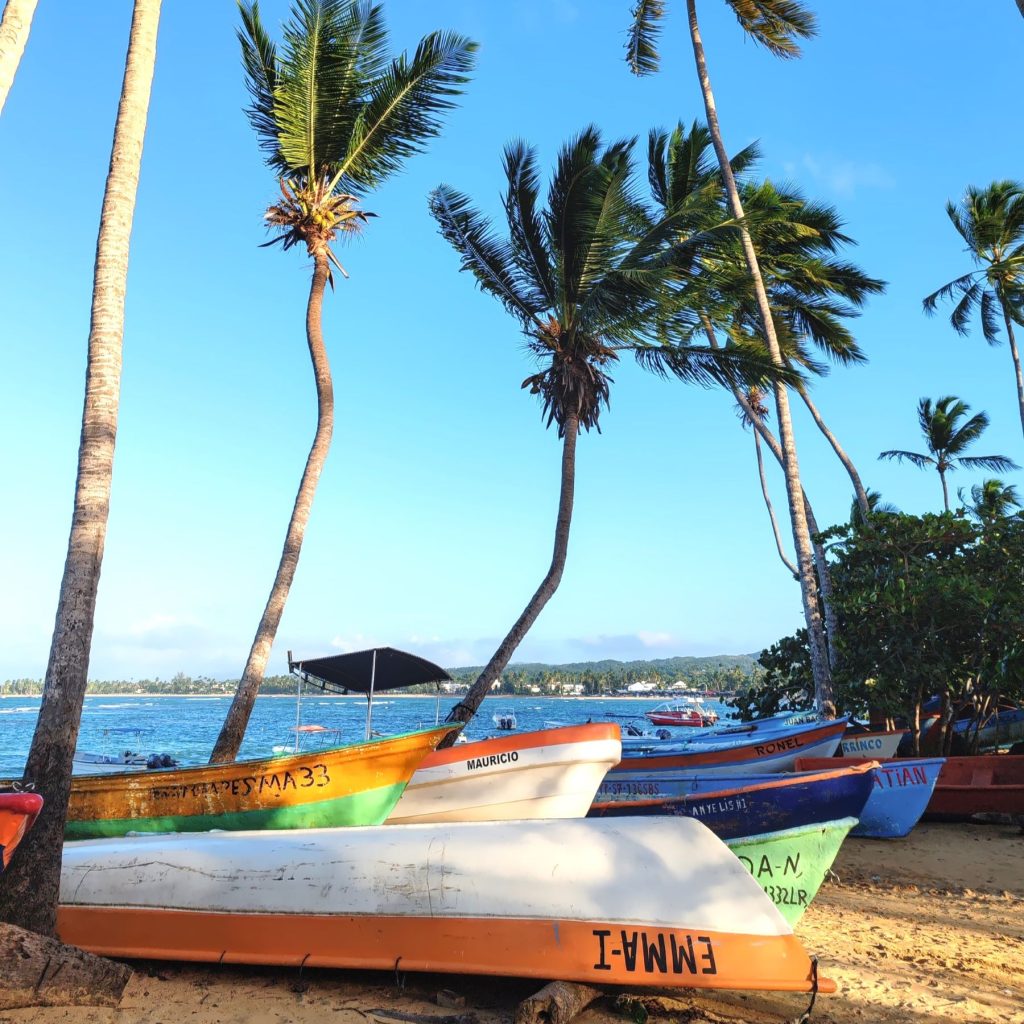 Boats in Las Terrenas | Dominican Republic; Boca Chica and Samaná Peninsula | Elámää Nomadina blog