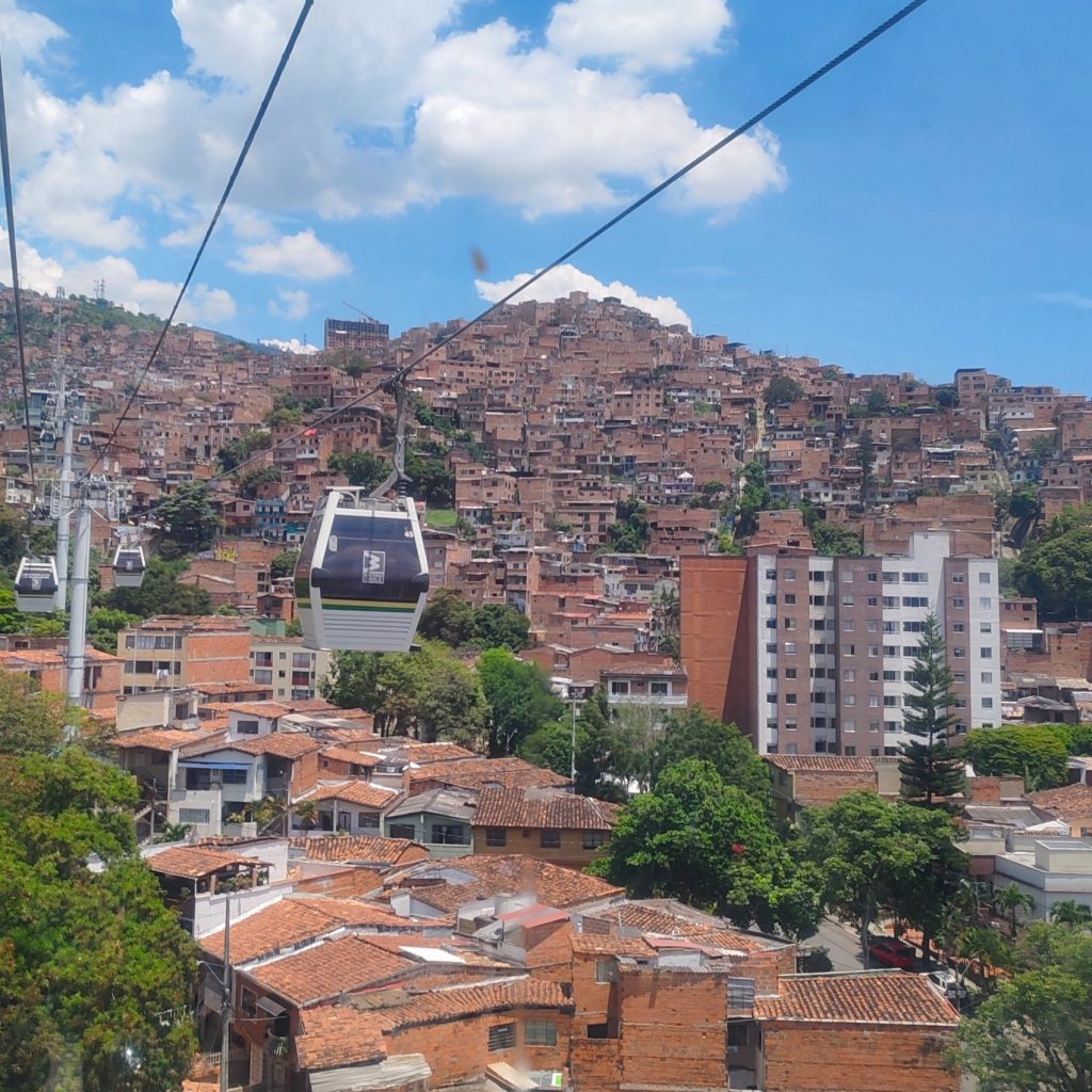 Metro cable car, Medellín | Colombia | Elämää Nomadina blog