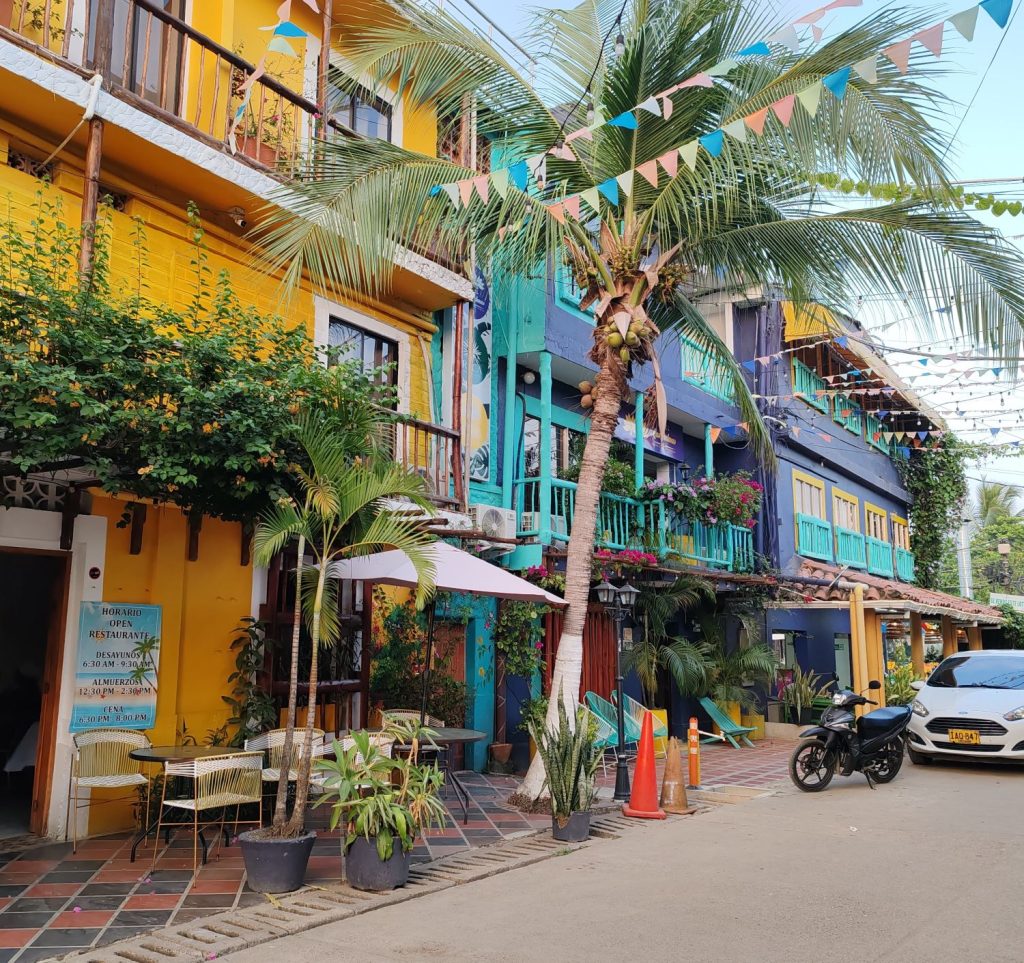 Colorful downtown of Necoclí | Colombia | Elämää Nomadina blog