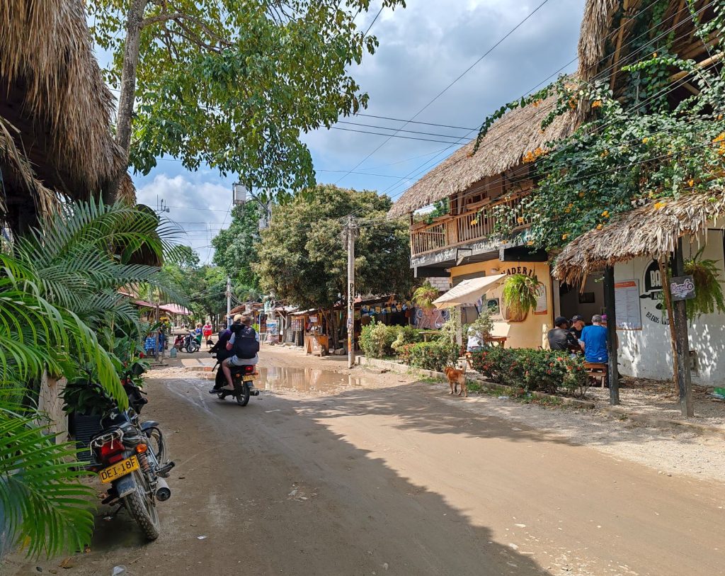 Streets of Palomino | Colombia | Elämää Nomadina blog