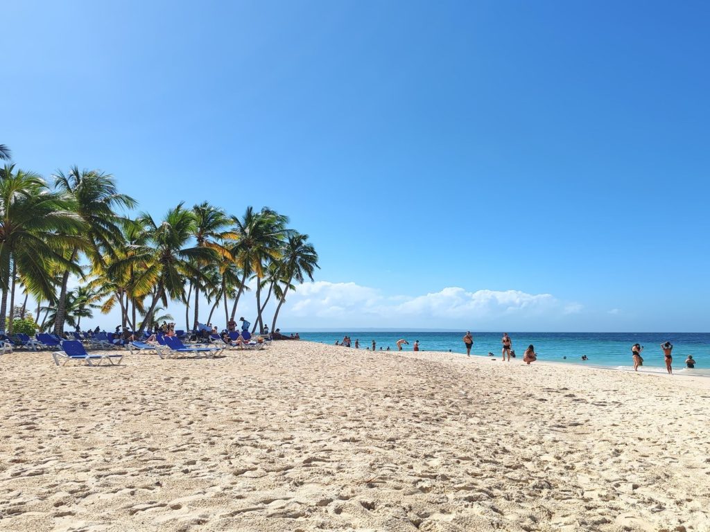 Playa Cayo Levantado, Samaná | Dominican Republic; Boca Chica and Samaná Peninsula | Elámää Nomadina blog