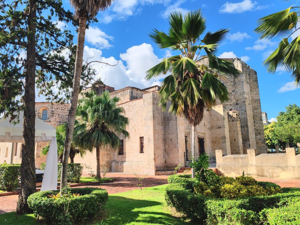 Catedral de Nuestra Señora de la Encarnación | Santo Domingon hurmaava Ciudad Cononial | Elämää Nomadina blogi