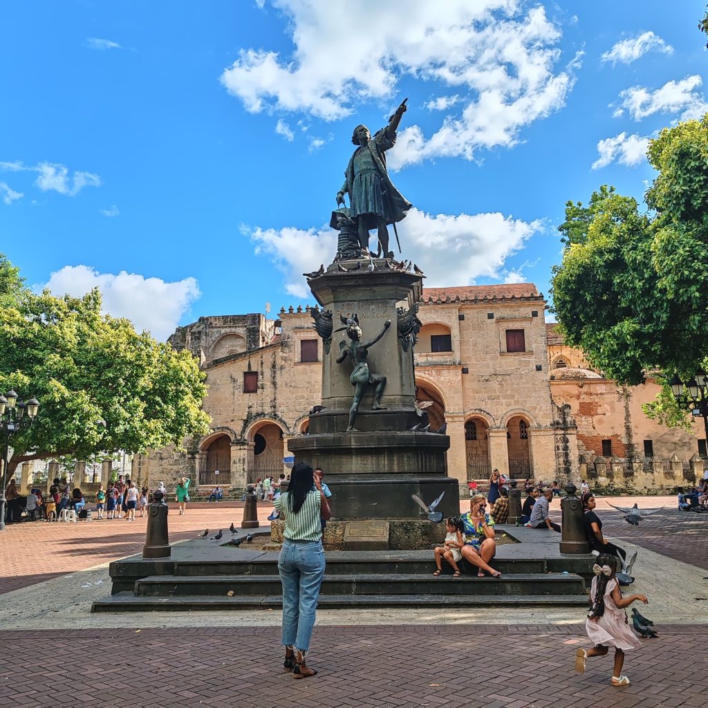 Koumbuksen patsas, Parque Colon | Santo Domingon hurmaava Ciudad Cononial | Elämää Nomadina blogi