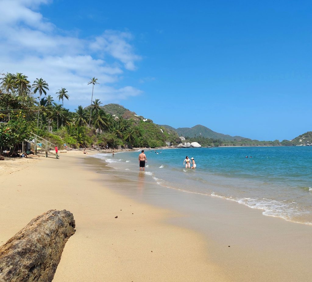 Beach scenery in Tayrona National Park | Colombia | Elämää Nomadina blog