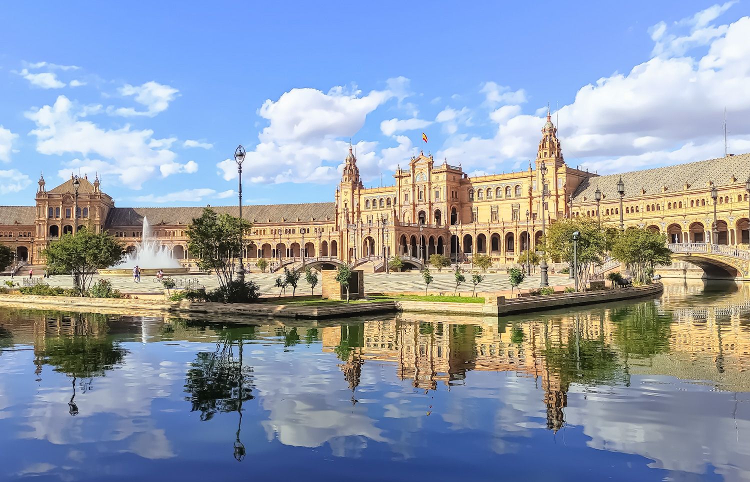 Plaza de Espana, Sevilla | Summary of Nomad Year 2021 | FinnsAway Travel blog