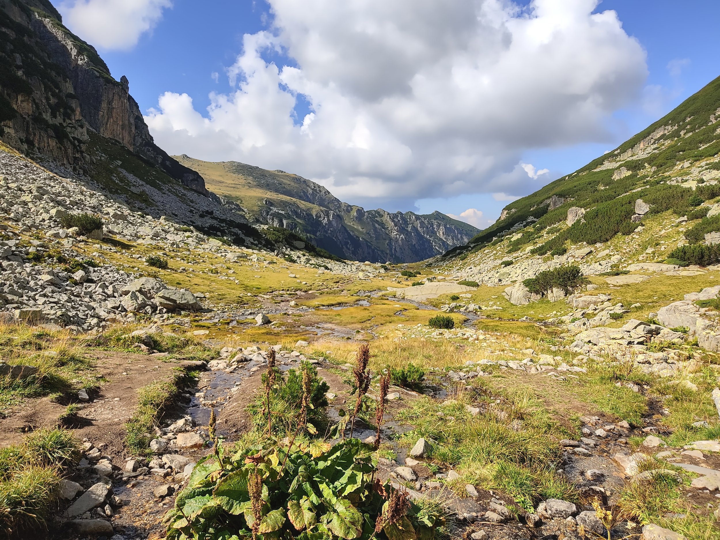 Mountain valley | Hiking in Rila Mountains, Bulgaria | FinnsAway blog