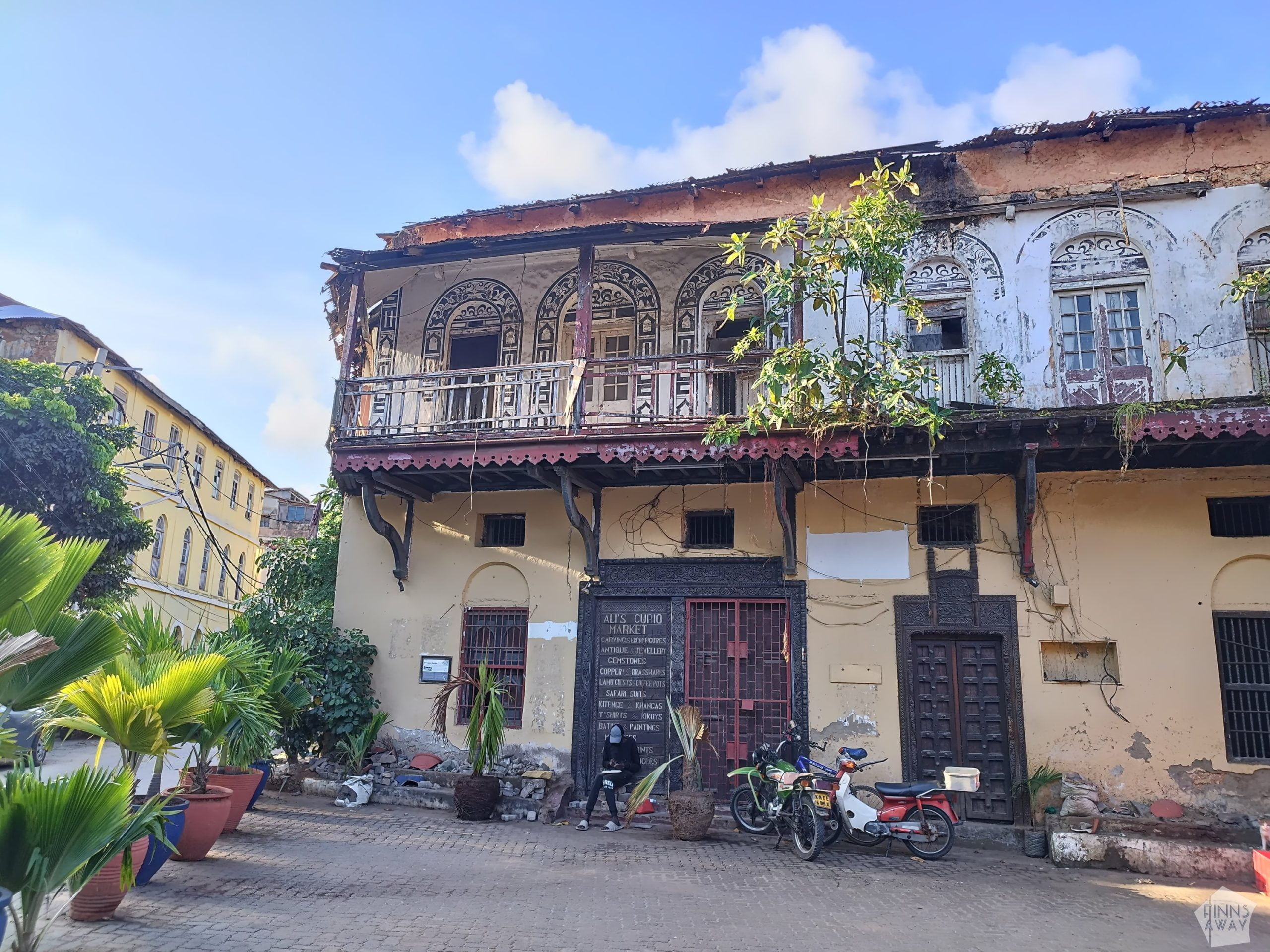 Ali's Curio Market | Postcards from Mombasa and Diani Beach | FinnsAway Nomadic Travels