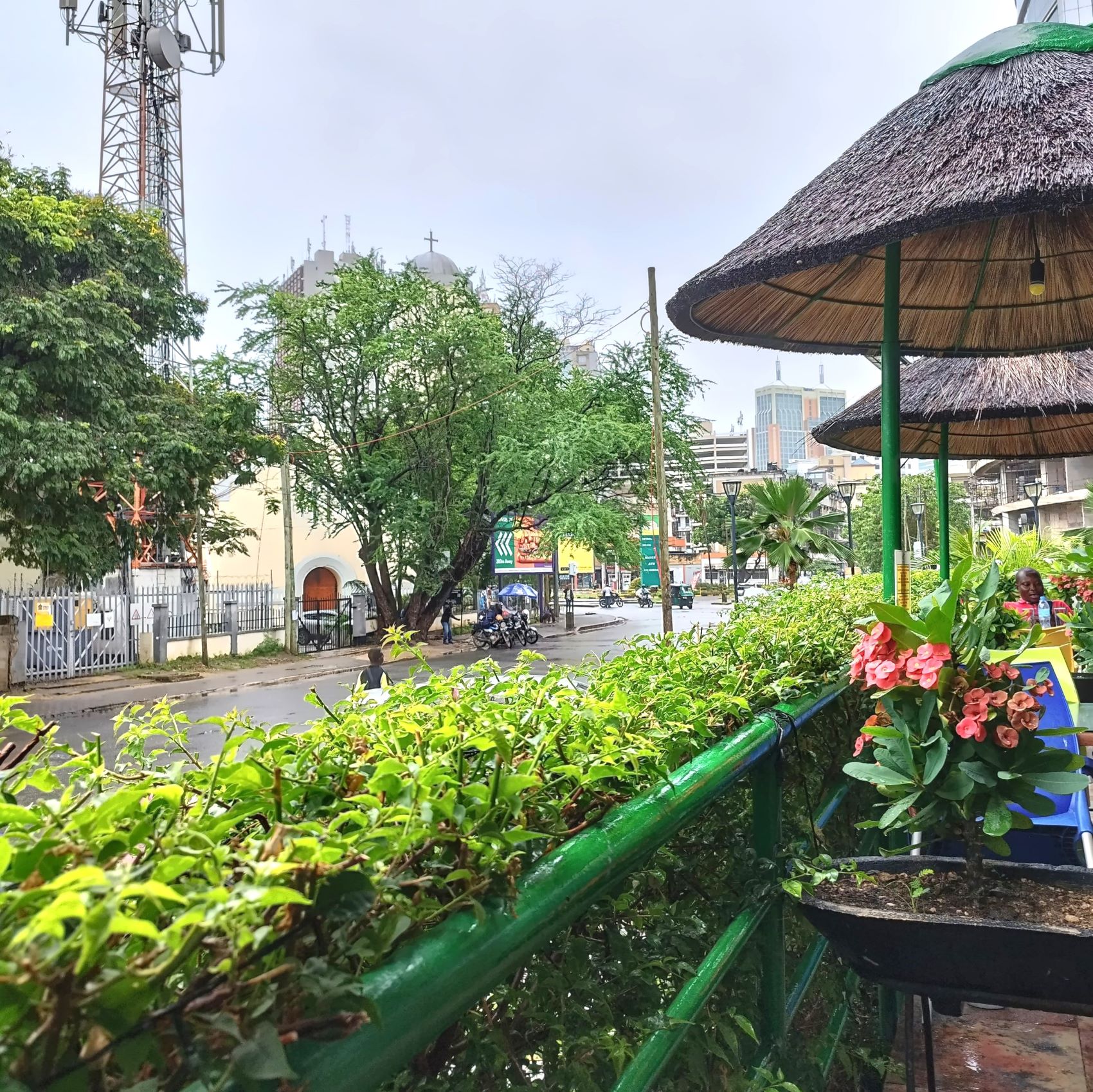 Rainy street view in Dar es Salaam | Tanzania | FinnsAway nomadic travels