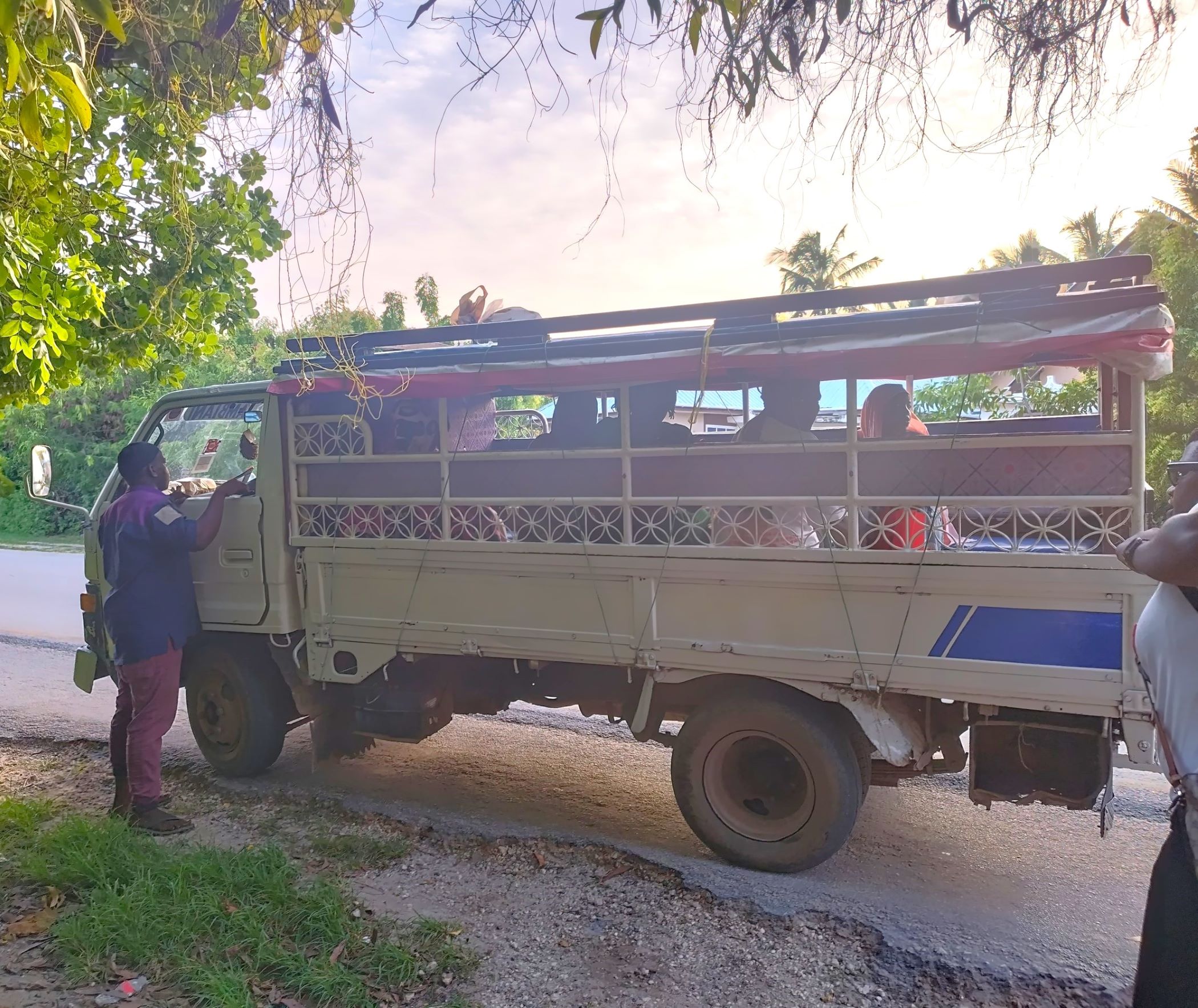 Dala dala local bus in Zanzibar | Tanzania | FinnsAway nomadic travels