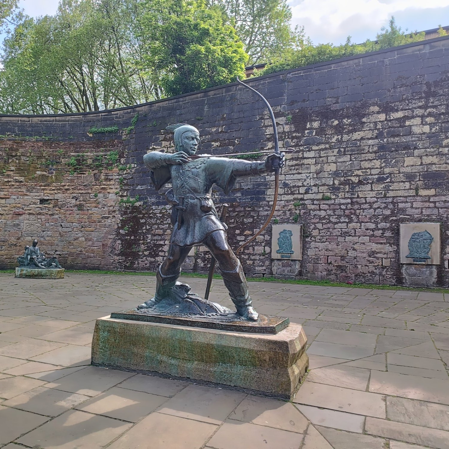 Robin Hood statue, Nottingham, England | Nomad year 2024 summary | FinnsAway Travel Blog