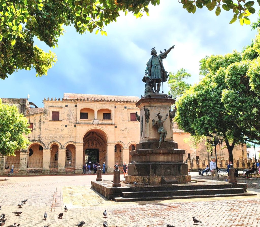 Statue of Columbus in Santo Domingo, Dominican Republic | FinnsAway Travel blog
