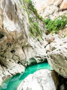 Hiking Imbut and Vidal trails in magnificent Verdon Gorge in Provence, France. | FinnsAway Travel Blog