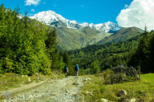 Multi-day trek from Mestia to Ushguli in Svaneti area, Georgia, is breathtaking. Hike 3-4 days in amazing views over snow-topped Caucasus mountain peaks, glaziers and Svan villages. | FinnsAway Travel Blog