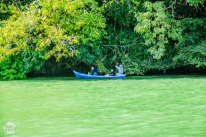 Boat ride along Rio Dulce | Travel guide to Rio Dulce and Livingston in the Caribbean side of Guatemala | FinnsAway Travel Blog