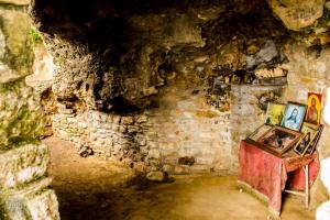 Cave chapel in Kalamata | Traveling in Peloponnese