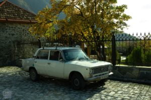 First impressions of Azerbaijan, after crossing the Matsimi-Postbina border and arriving in beautiful Shaki. Friendly people, old Ladas, mountain views. | FinnsAway Travel Blog