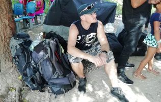 Cuba | Waiting for camion in Havana | FinnsAway Travel Blog