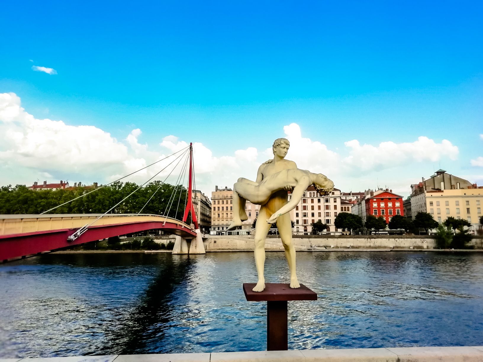 The Weight of Oneself statue | Short travel guide to Lyon, France | FinnsAway Travel Blog